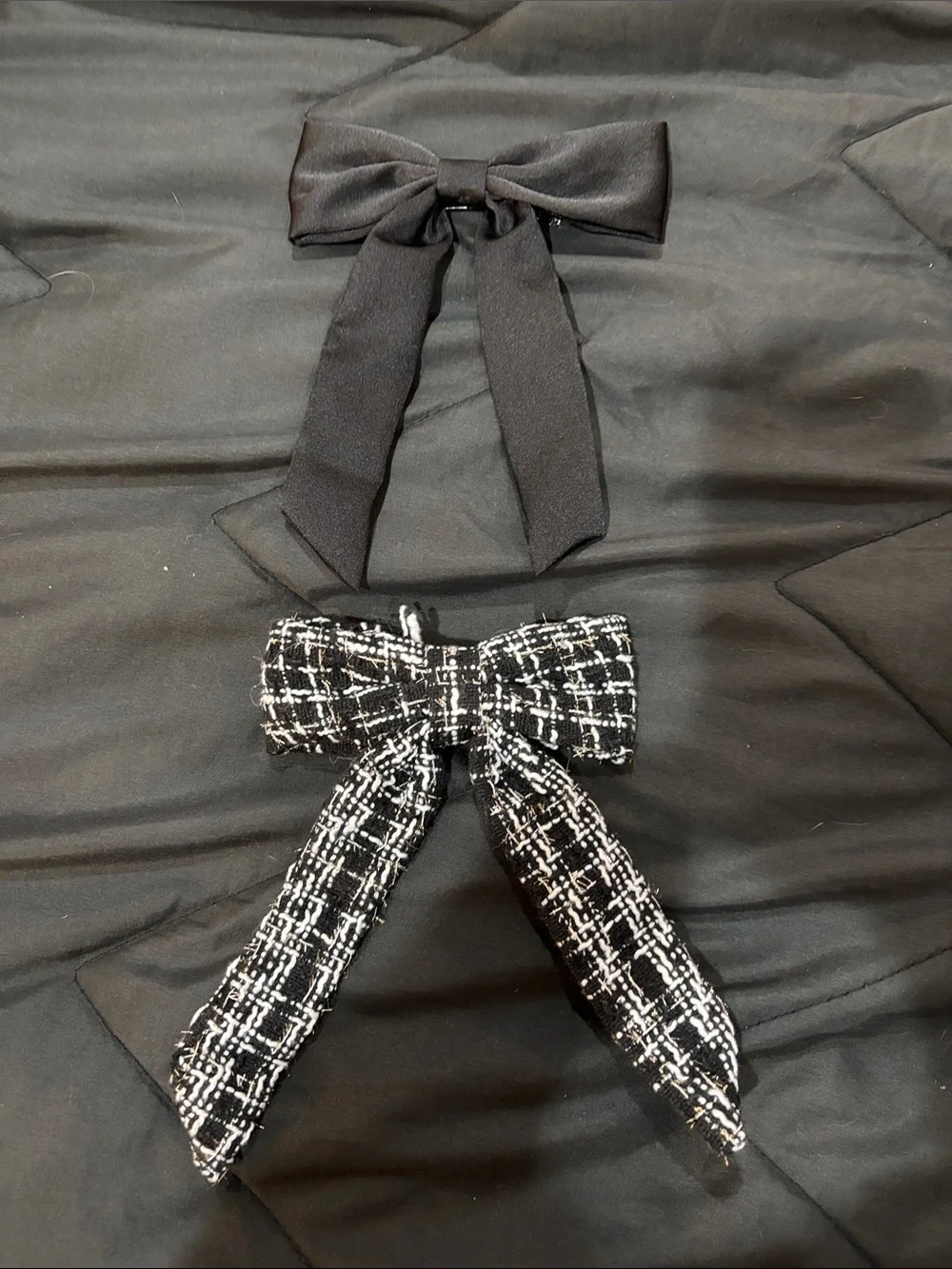 2 hair bow clips